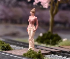 1:64 Painted Figure Model Miniature Resin Diorama Sand Pink Top Lady Beauty