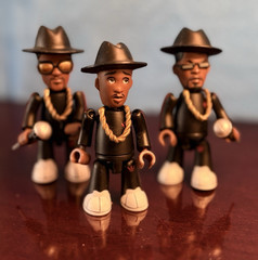 Mezco Music Figure Set 3-Pack Black White Gold 3in with Microphones Accessories