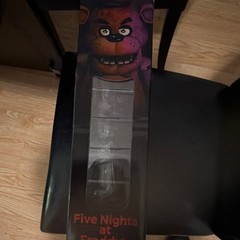 Jazwares FNAF ENDO Series Toy Freddy & VR Freddy 2-Pack Glowing Eyes FNF0117