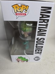 Funko Pop Mars Attacks! Martian Soldier Specialty Series Glow CHASE in Protector