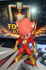 DC Universe The Flash Sonic Collectible Vinyl Figure Red Gold Superheroes Theme