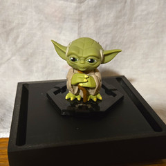Star Wars Yoda Mini Figure Green/Beige/Brown Plastic w/ Black Stand, 1 Pack