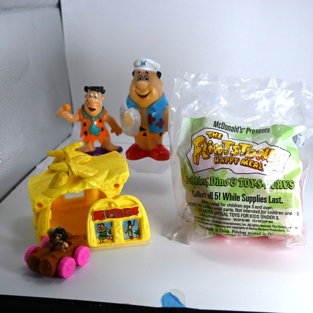 The Flintstones lot 2 mcdonald sets/Two Hanna Barbara figures of Fred 1997