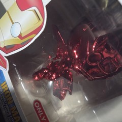 Funko POP! #285 Iron Man – Target Exclusive Disney Marvel Avengers Chrome Red
