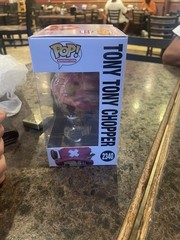 Funko Pop! Vinyl: Tony Tony Chopper #2340 One Piece Limited edition Chase