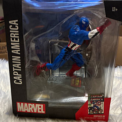 McFarlane Toys Marvel Captain America Issue #100 Figure, Plastic, Base, 12+