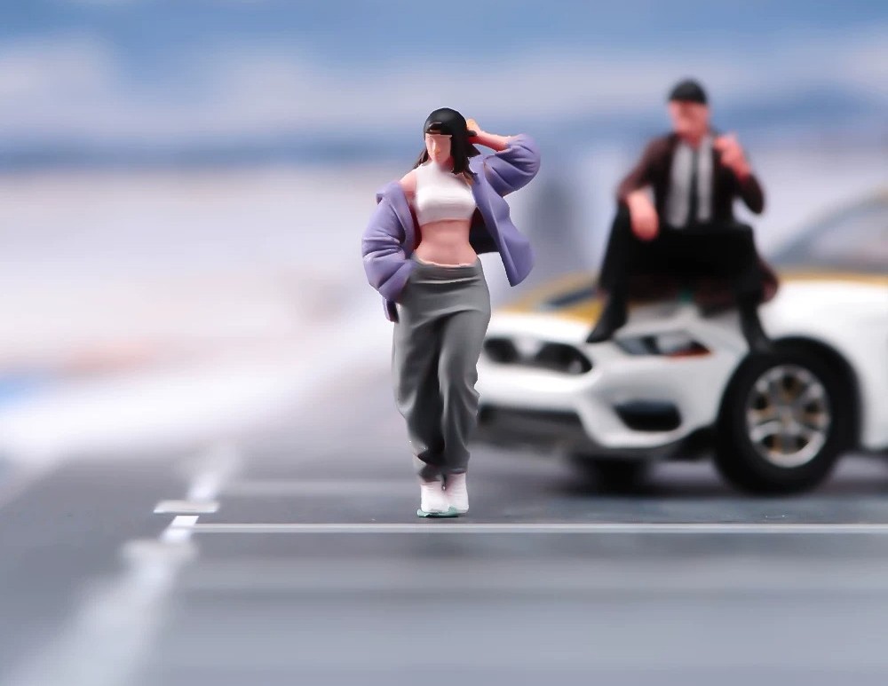 1:64 Painted Figure Model Miniature Resin Diorama Toy Sand Hip Hop Style Girl