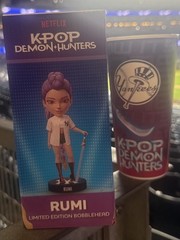 2026 NEW YORK YANKEES KPOP DEMON HUNTERS RUMI BOBBLEHEAD & CUP SET SGA 8/11