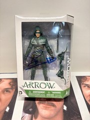CW DC Comics Green Arrow Stephen Amell Autographed Signed Action Figure