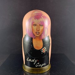 LADY GAGA HAND PAINTED HANDMADE WOODEN NESTING DOLL MATRYOSHKA 5 PIECE SET RARE