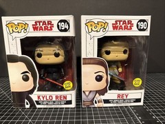 Funko Pop! Kylo Ren #194 & Rey #190 GITD GLOW Costco Exclusive w/ Protectors