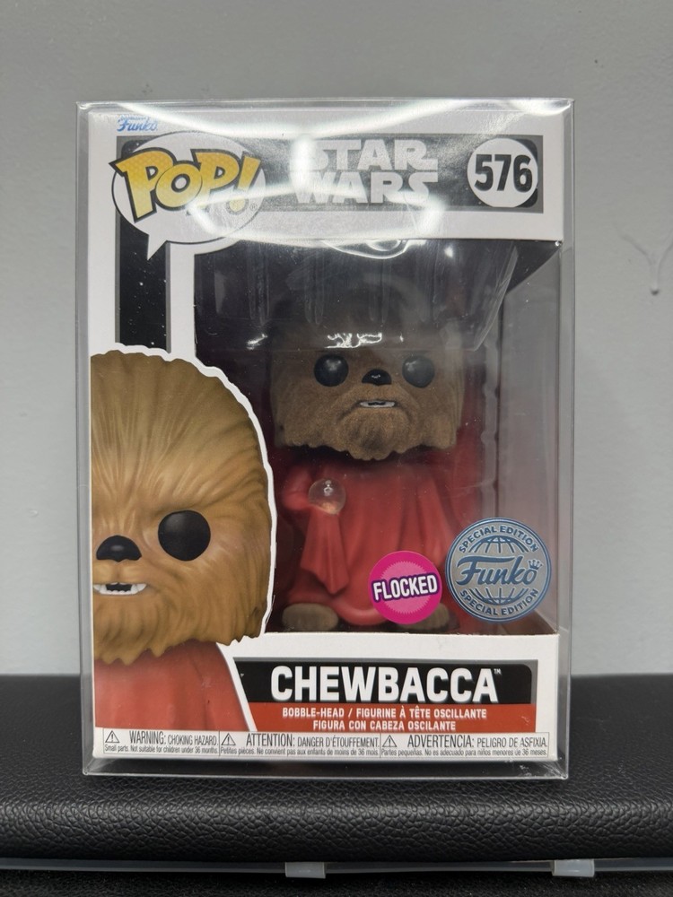 Funko Pop! Vinyl: Star Wars – Chewbacca (Flocked) Exclusive #576 W/POPprotector