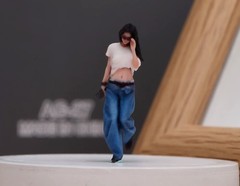1:64 Painted Figure Model Miniature Resin Diorama Sand White Tee Denim Cool
