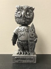 PAIR OF HOOTERS 20TH ANNIVERSARY PEWTER BOBBLE HEAD OWL STATUES
