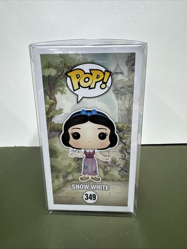 Funko Pop! Vinyl: Disney – Snow White (Maid) – Toys R Us (Exclusive) #349