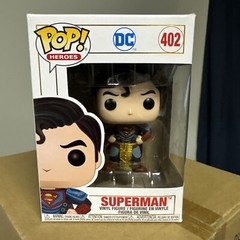 Funko Pop! Heroes: DC Comics – Superman #402 – Damaged Box