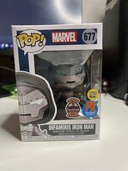 Funko POP Infamous Iron Man PX Exclusive Glow In The Dark + Pop Protector