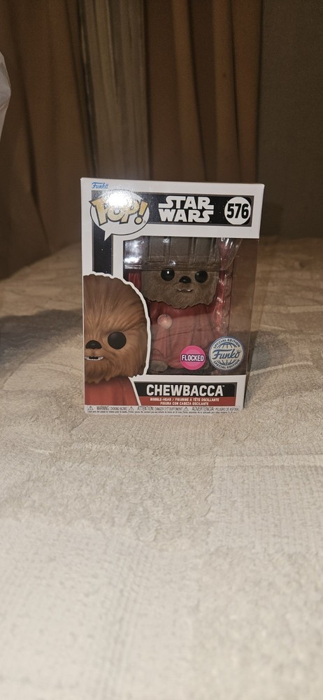 Funko Pop! Vinyl: Star Wars – Chewbacca (Flocked) – Disney (Exclusive) #576