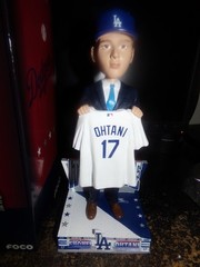 Shohei Ohtani Holding Jersey LA Dodgers Bobble head NIB Ltd Edition #542/1024