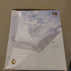 Special Edition Heartseeker Yuumi Figure Pearl Chroma League of legends