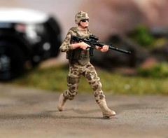 1:64 Painted Figure Model Miniature Resin Diorama Toy Sand Soldier Warrior Man