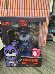 Youtooz Bonnie Flocked Vinyl Figure + Protector Case Five Nights at Freddy’s #24