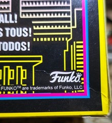 Funko Pop! DC #374 Batman – Blacklight Exclusive w/ Protector_1