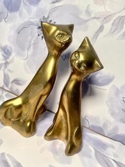 Solid Brass Vintage Mid-Century Sitting Cats Figurine Male & Female Brass Cats