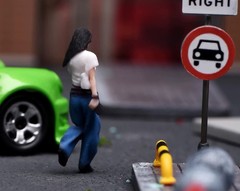 1:64 Painted Figure Model Miniature Resin Diorama Sand White Tee Denim Cool