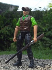 RANGER STEVE 4 inch Action Figure with rifle 1:14 scale (green shirt)