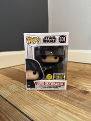 Funko Pop! Star Wars – Luke Skywalker (Glows in the Dark) – Entertainment Earth