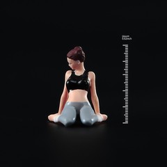 1:64 Painted Figure Model Miniature Resin Diorama Sand Yoga Sporty Lady Girl