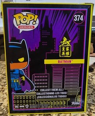 Funko Pop! DC #374 Batman – Blacklight Exclusive w/ Protector_1