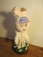 LIVING DEAD DOLLS EGGZORCIST HEADKNOCKERS BOBBLEHEAD. 2002 NECA