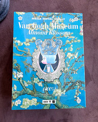 POP MART MEGA ROYAL MOLLY Van Gogh Museum Almond Blossom 400% Figure